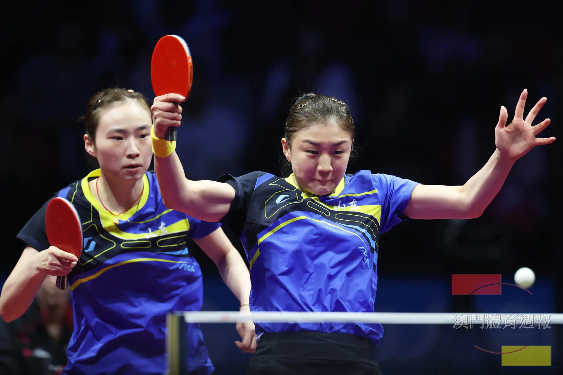 副2 陳夢（前）在雙打及單打賽為山東取得兩分（新華社）.JPG